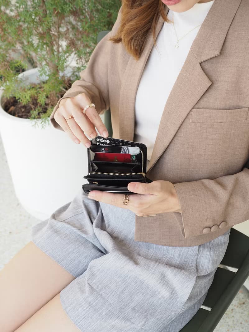 Anna (Black) : Bifold Zipper Wallet, Small leather short wallet