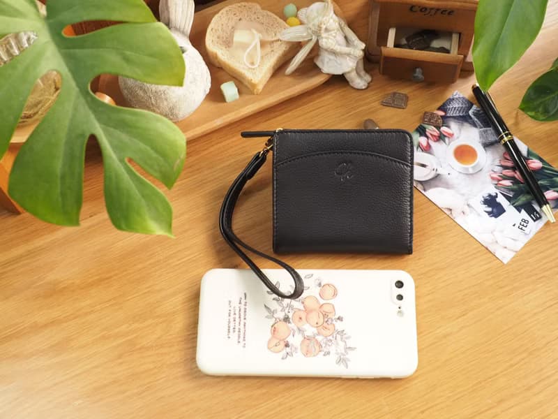 Anna (Black) : Bifold Zipper Wallet, Small leather short wallet