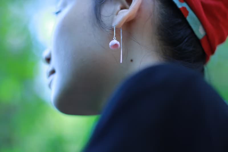 桃花粉鈴蘭耳線