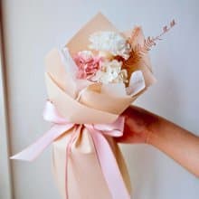 永生花康乃馨花束  生日 l 週年 l 母親節 l 慶祝 l 白色系