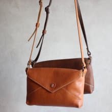 封筒がモチーフ横型ショルダーバッグ /  無料で名入れ・刺繍・糸色カスタム / 日本製 / 斜め掛け / ギフト対応 jb-19