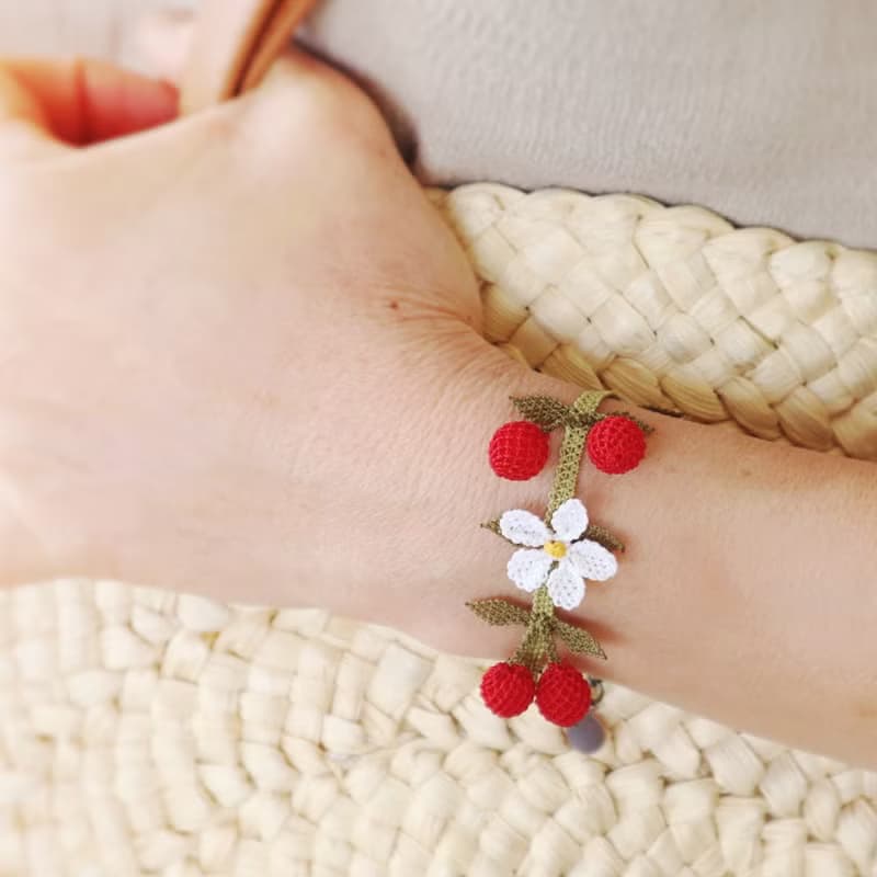 PREMIUMレースのブレスレット【ベリー】パプリカ・レッド