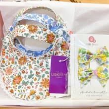 LIBERTY FABRICS新生兒有機棉法式圍兜髮夾禮盒組