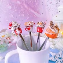 禮物的聖誕勺子。聖誕禮物的想法。給媽媽或姐姐的聖誕禮物