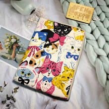 貓咪系列-日本厚棉布白底彩繪貓咪款L型拉鍊袋鋪棉-電子書保護套