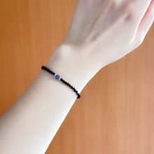 カイヤナイトとブラックスピネルのブレスレット 伸縮性タイプ