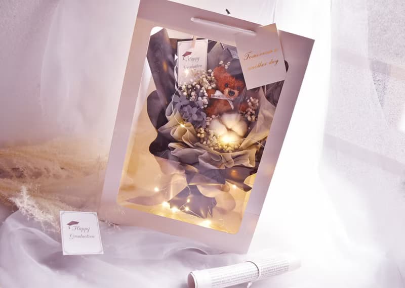 畢業熊熊棉花花束+透明櫥窗提袋組   永生花 畢業禮物 畢業花束教