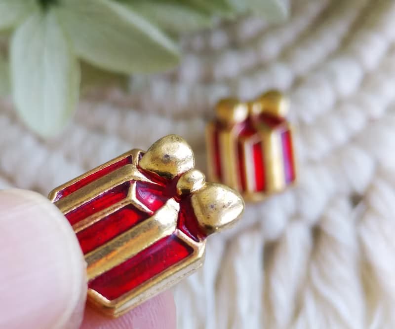 Vintage Jewelry 西洋古董飾品 小巧 紅色調 小禮盒  針式耳環