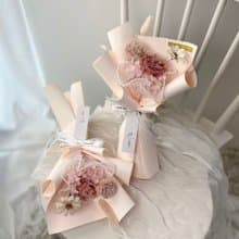 【艸弄花藝】愛的呢喃・母親節康乃馨花束 (S) 溫柔粉