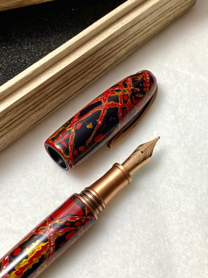 3952老山羊-天然漆筆 葛瑪蘭 太陽風暴 玫瑰金鋼尖鋼筆
