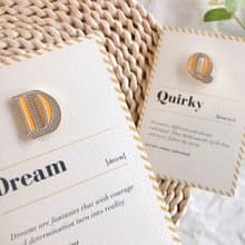 D / Dream -琺瑯徽章卡－附信封 開學季 情人卡 萬用字母卡