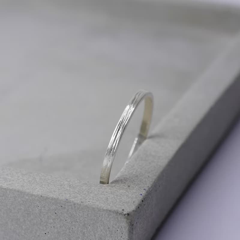 心弦 - 極細尾戒線戒 925純銀手工鑿敲戒指