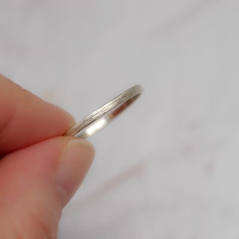 心弦 - 極細尾戒線戒 925純銀手工鑿敲戒指