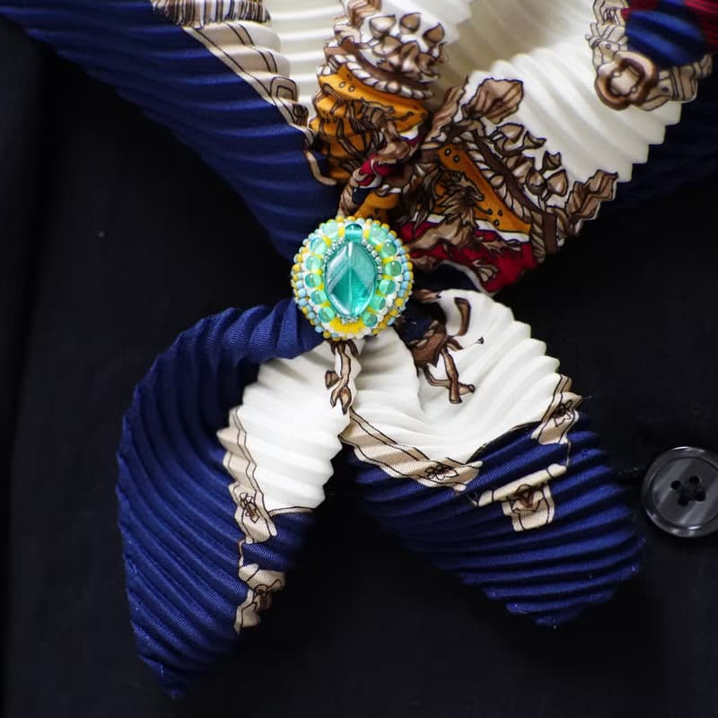 スカーフリングにも おしゃべりな指輪213 フリーサイズ　ビーズ刺繍のリング　グリーン　ブルー　おおぶりリング