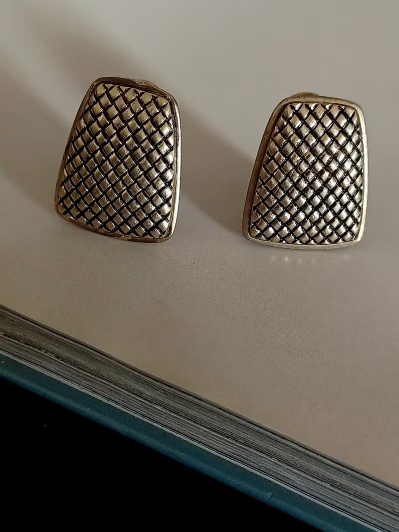 vintage jewelry  ELLEN TRACY 古典金屬網格紋 夾式耳環