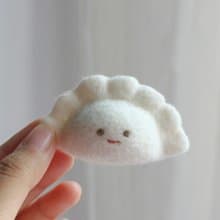 羊毛氈手作 白色卡通餃子胸針/別針 原創食物系列 閨蜜交換禮物
