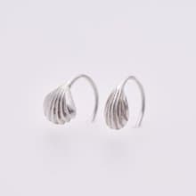 小貝殼U型耳環 shaped shell earrings