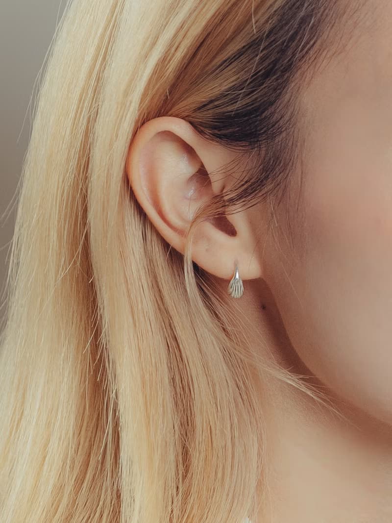 小貝殼U型耳環 shaped shell earrings