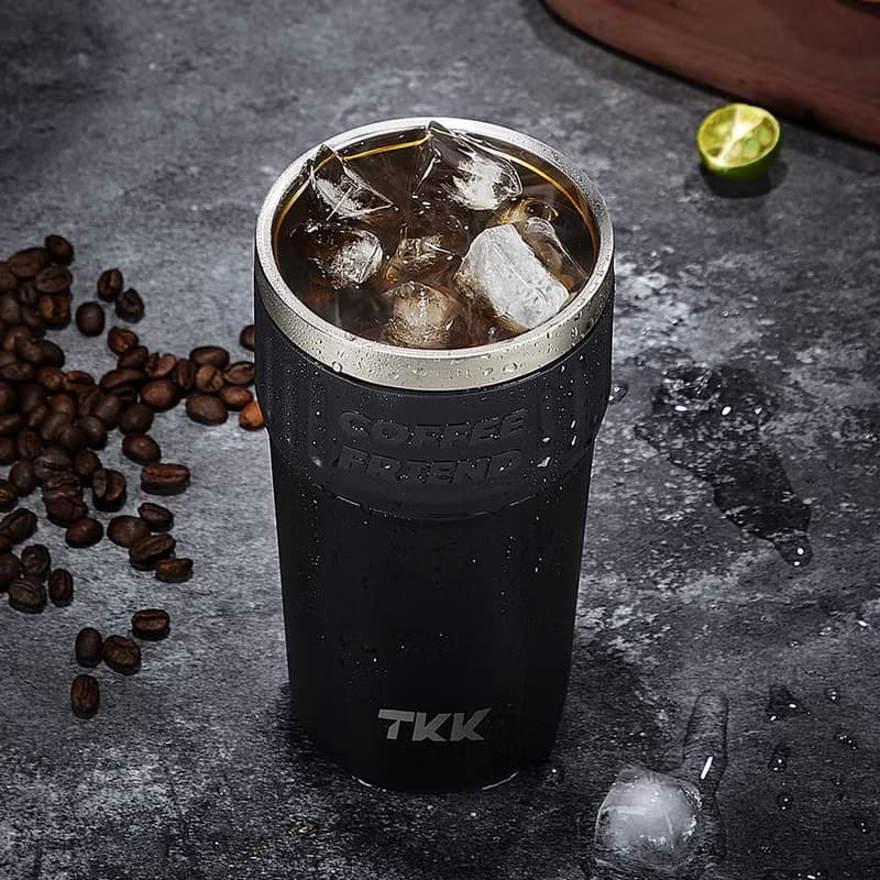 【TKK】洛奇系列 316不鏽鋼x陶瓷噴塗 保溫咖啡杯630ML-灰墨藍