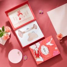 【聖誕節禮盒l 快速出貨】粉晶美顏滾輪& 減壓刮痧片結緣主題禮盒