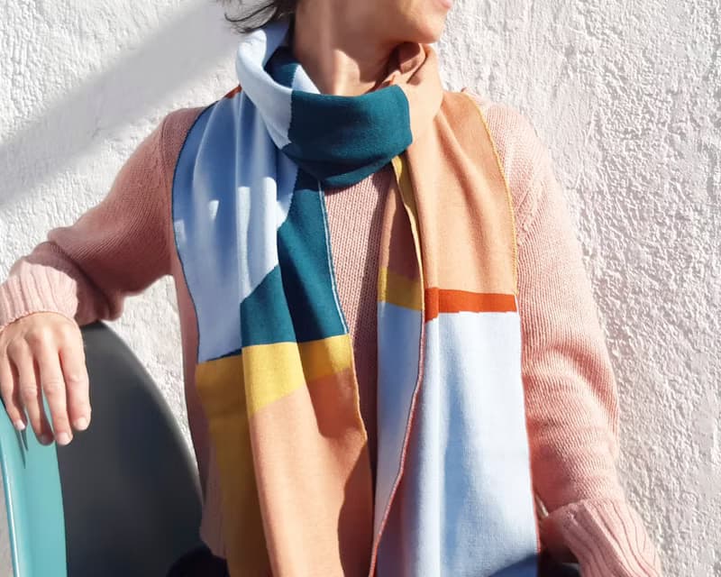 Play scarf in rose and green. Scarf for her made of pure merino wool.