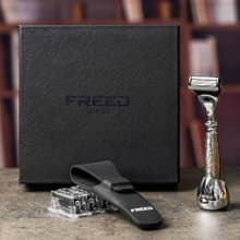 【FREED】尊爵四件組五刀式刮鬍刀禮盒 -蝕刻雕花鍍鎳版 父親節