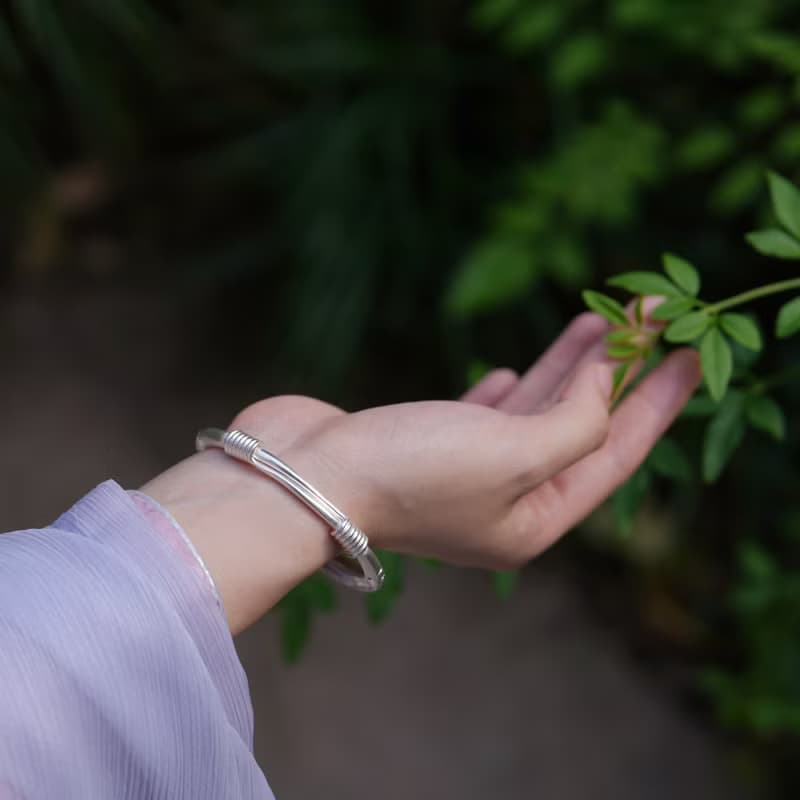 手工純銀鏟雕魚戲荷花手環