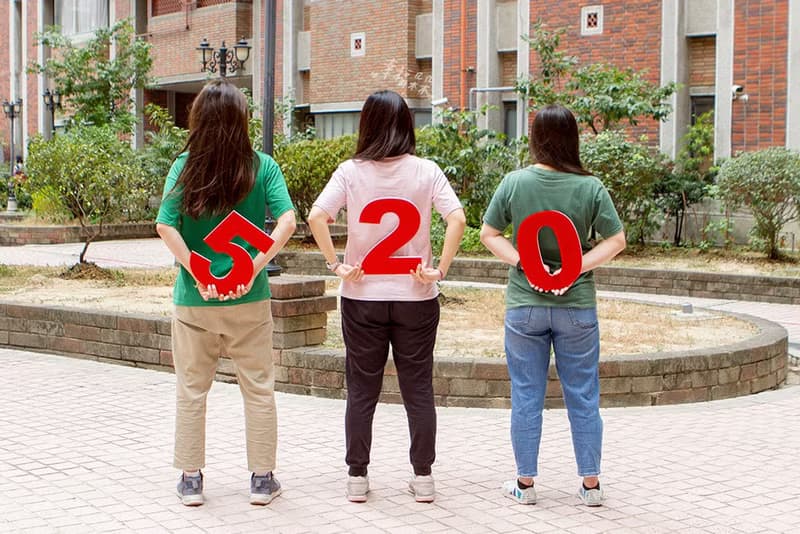 拍照道具 數字520 | 婚紗外景攝影 自助婚攝 閨蜜紀念 店家打卡