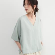 新色登場・人氣V領仿麻感快乾中線剪接短袖上衣