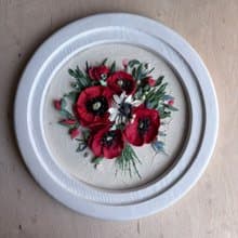 立體花藝 紅色罌粟花與白藍野花 手工雕塑畫 圓形木框藝術品