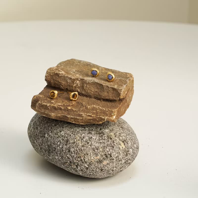 Simple Cliff Earrings