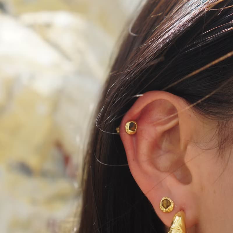 Simple Cliff Earrings