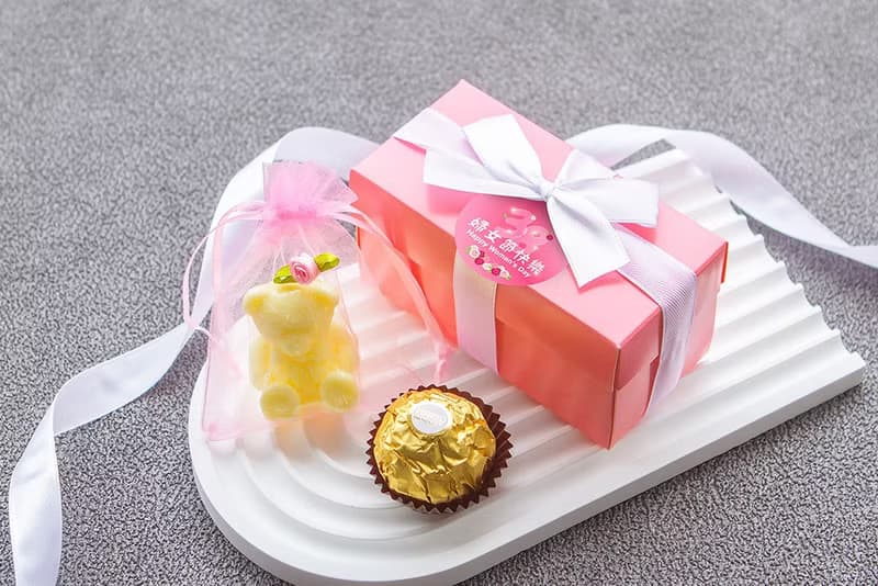 三八婦女節禮物 活動贈品 Pink盒 泰迪熊香皂+金莎 二入禮盒