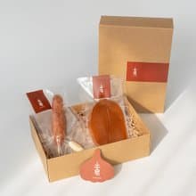 【經典紅】竹籤香腸+烏魚子手工皂禮盒、年節送禮、交換禮物