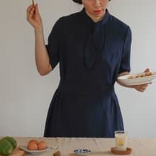 小立領蝴蝶結連身裙