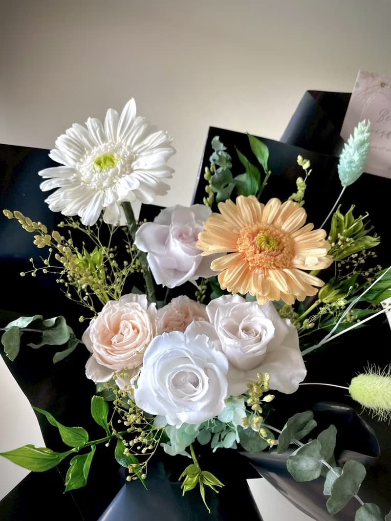 韓系永生非洲菊玫瑰花束。韓系空氣感。賽鮮花花束。畢業禮父親節