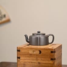 梅花周盤全手工容量220cc天青泥於梅花抽象中得靈感