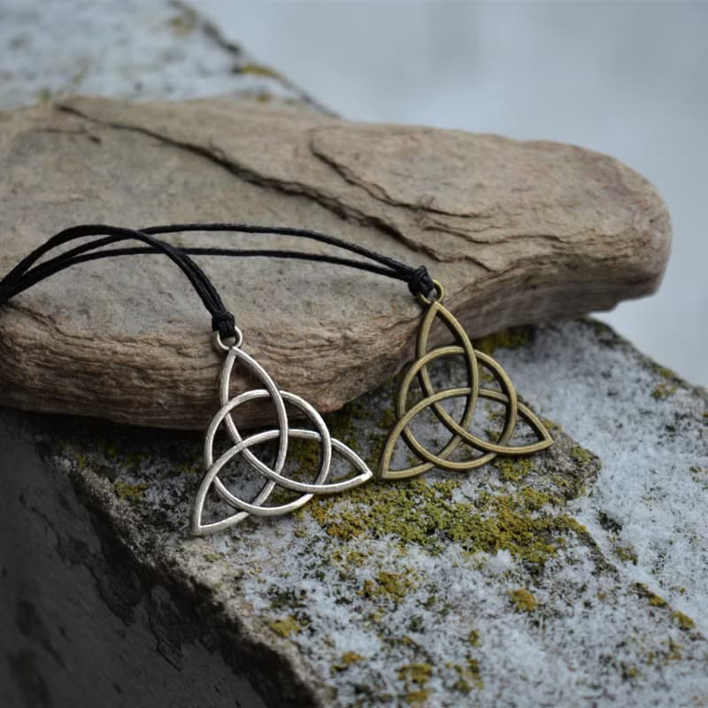 Triquetra 黑色繩項鍊 凱爾特結 triquetra 可調節項鍊