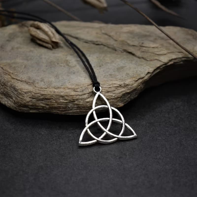 Triquetra 黑色繩項鍊 凱爾特結 triquetra 可調節項鍊