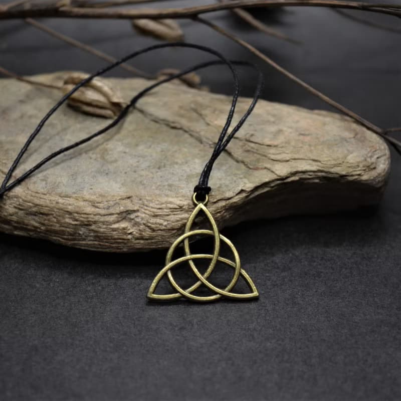 Triquetra 黑色繩項鍊 凱爾特結 triquetra 可調節項鍊