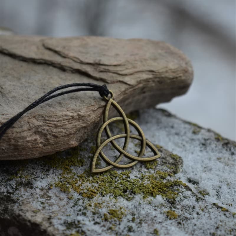 Triquetra 黑色繩項鍊 凱爾特結 triquetra 可調節項鍊