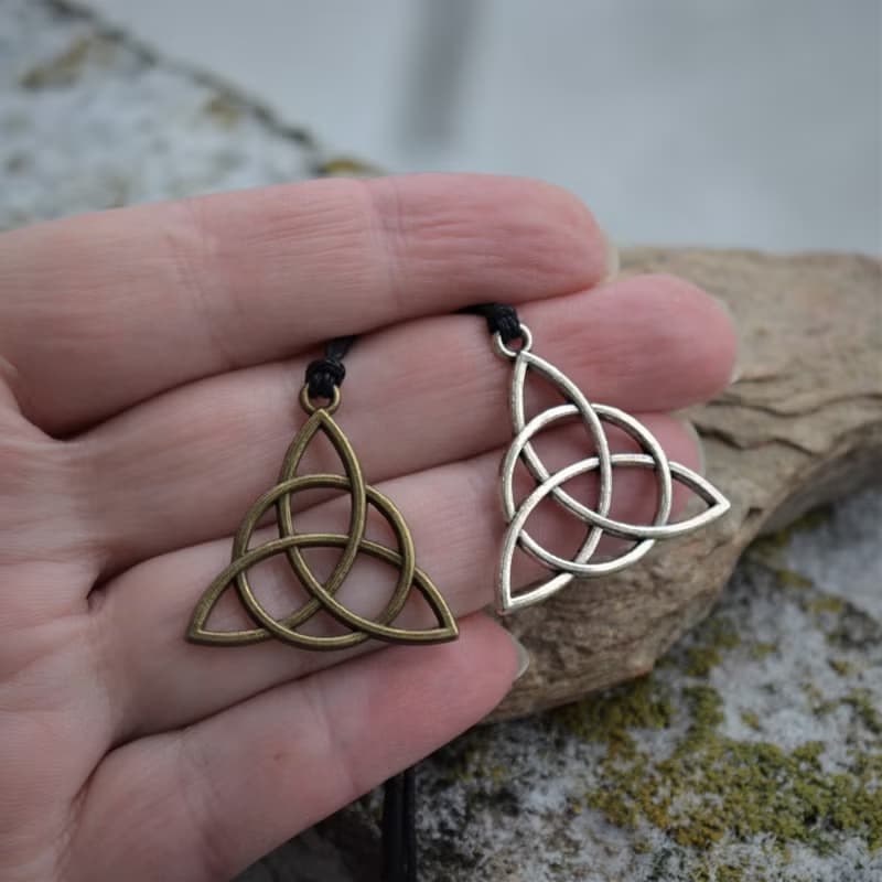 Triquetra 黑色繩項鍊 凱爾特結 triquetra 可調節項鍊