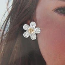 Daisy stud earrings, Daisy jewelry,Flower earrings, Statement stud earrings