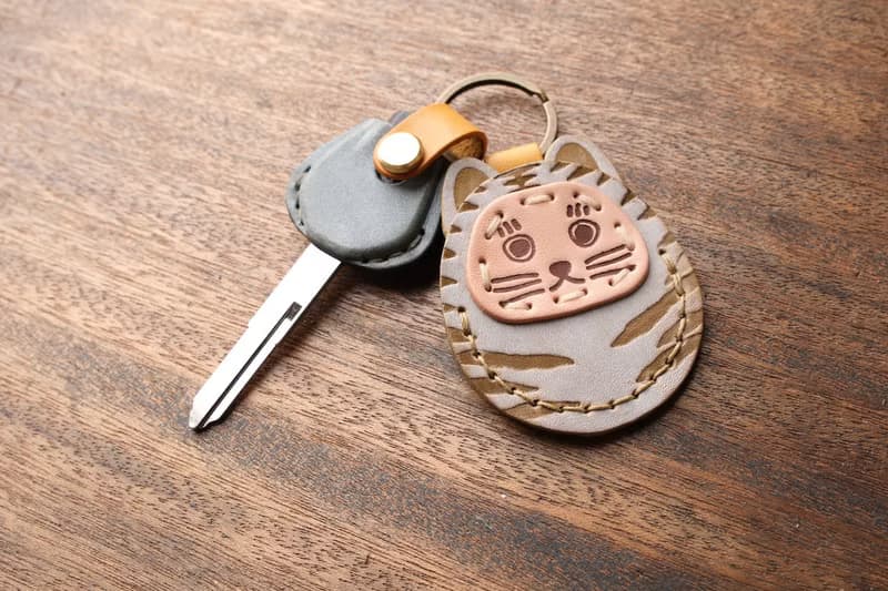 茶皮  SUZUKI 台鈴 SUI 125 機車鑰匙皮套 達摩 福神 富士山