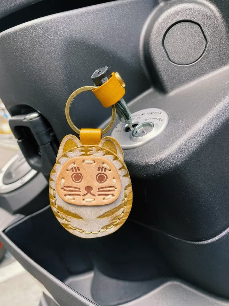 茶皮  SUZUKI 台鈴 SUI 125 機車鑰匙皮套 達摩 福神 富士山