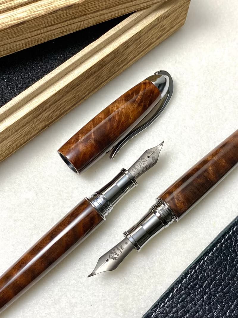3952老山羊-那魯灣 胡桃木樹瘤 高清高亮版 書法鈦尖系列鋼筆