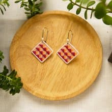 9點以後 | 純手工刺繡耳環 | 紅色蝕刻耳環