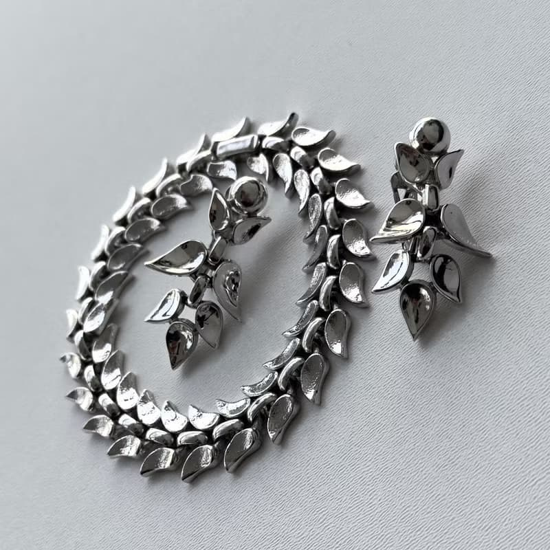 Vintage Crown Trifari set clipon earrings and bracelet silver tone 1950 patent