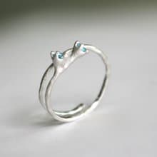 Little Mollis Ring (Swiss Blue Topaz) sand blast finishing
