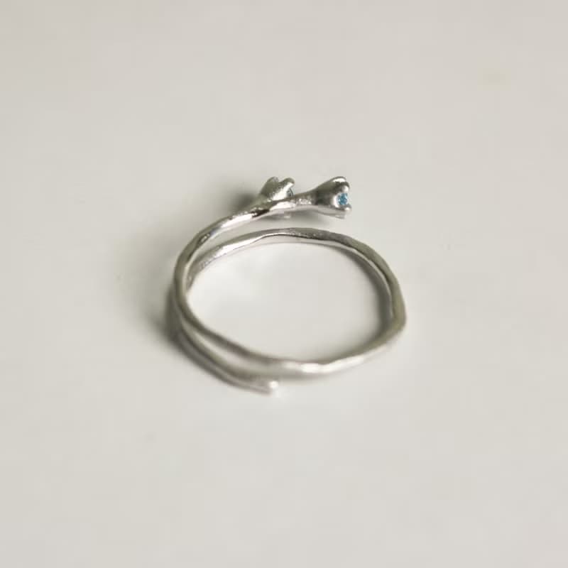 Little Mollis Ring (Swiss Blue Topaz) sand blast finishing